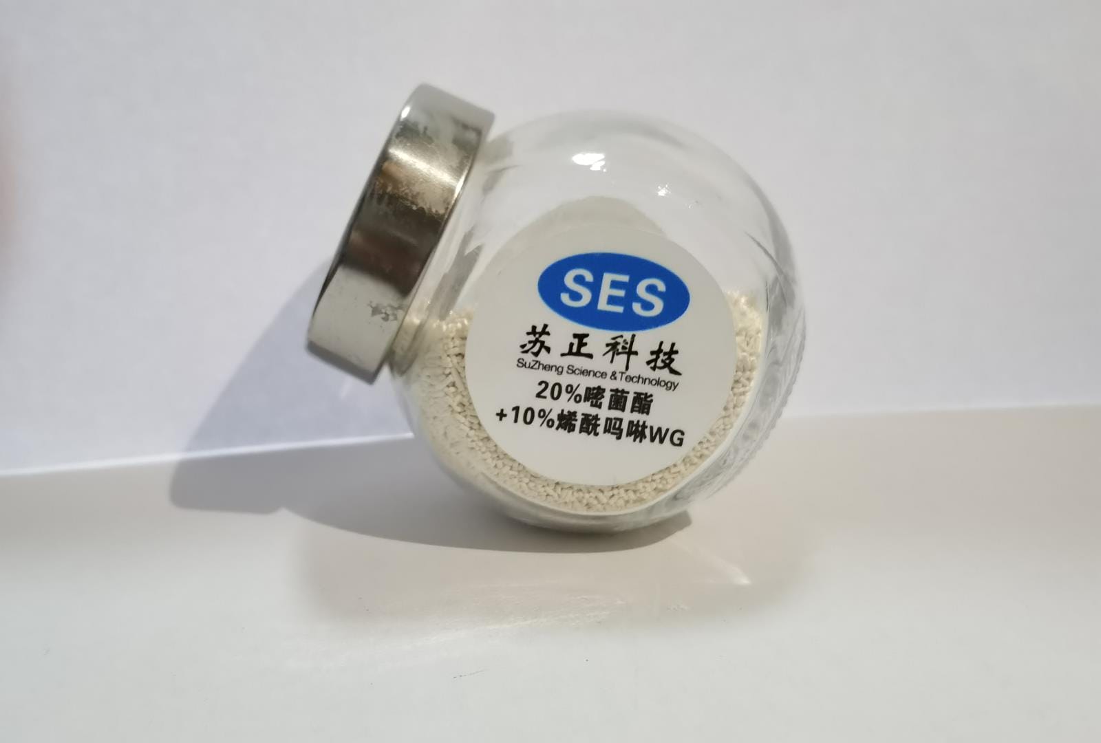 20%嘧菌酯+10%稀酰吗啉