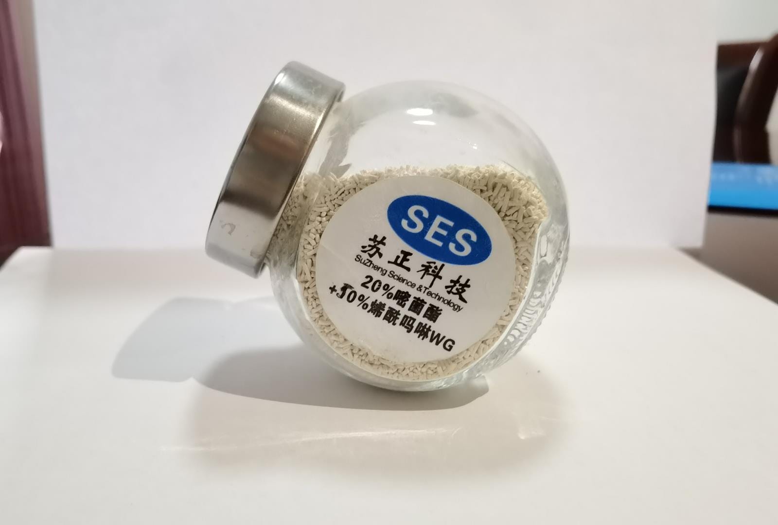 20%嘧菌酯+10%稀酰吗啉