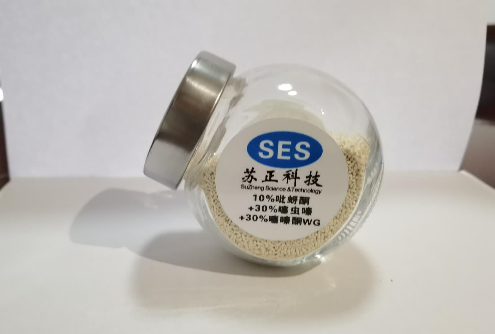 10%吡蚜酮+30%噻虫嗪+30%噻嗪酮